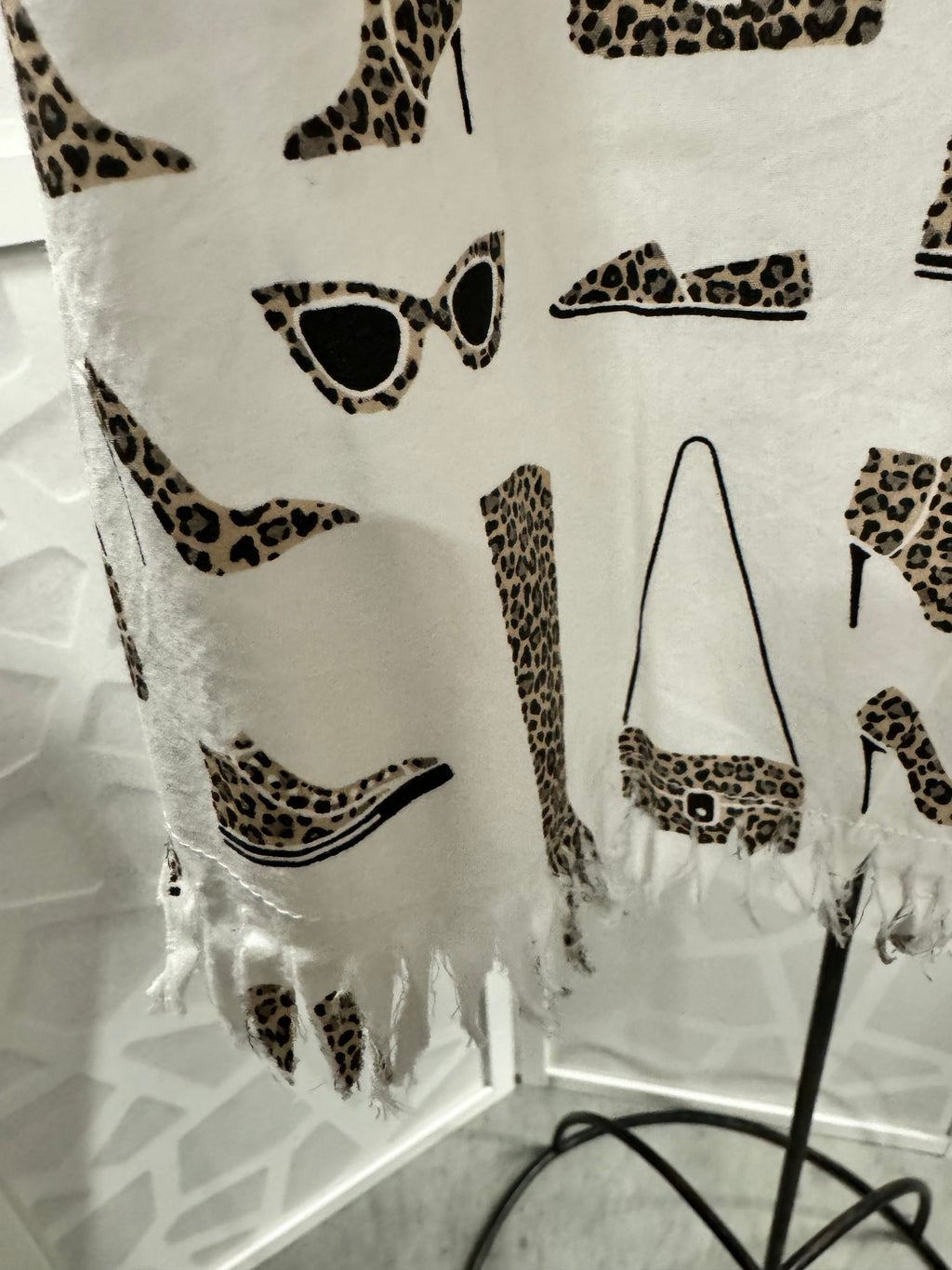 Tizzie - Fashionista Long Sleeve Button Up Top